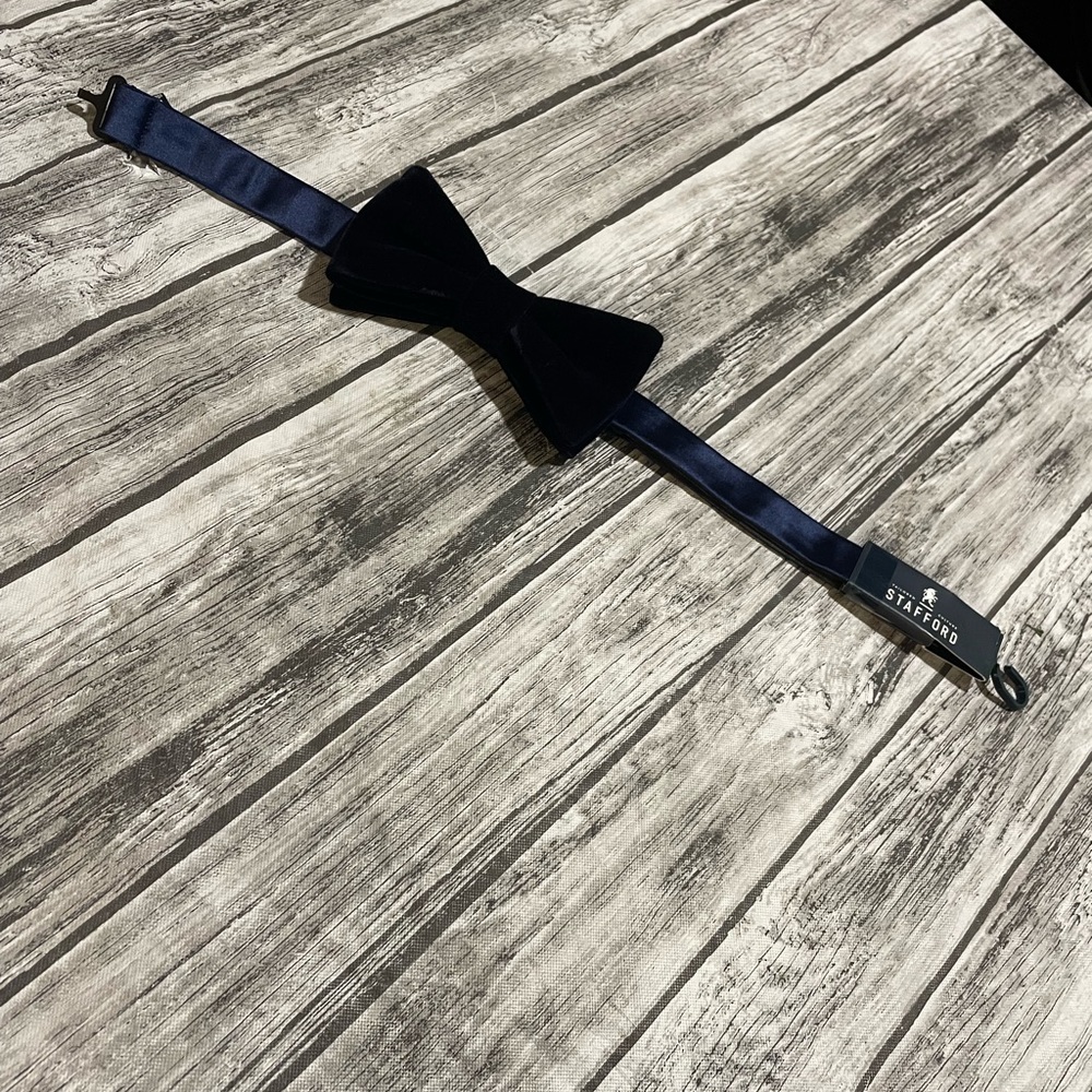 NWT STAFFORD BOW TIE